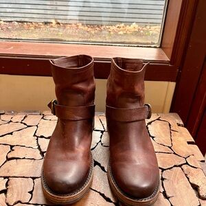 Frye Veronica Short Boots Brown Leather Harness Size 7 Excellent Condition